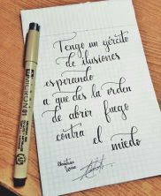 tengo un ejercito de ilusiones esperando a abrir fuego contra el miedo.jpg